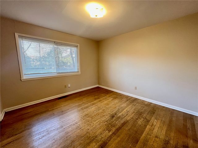1910 N Greenvalley Avenue, Fayetteville, AR 72703