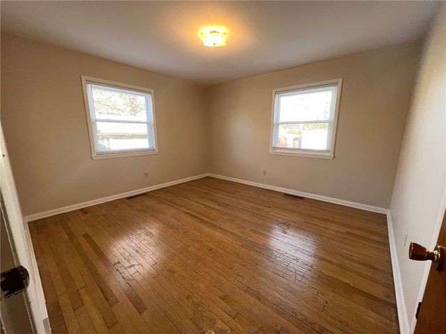 1910 N Greenvalley Avenue, Fayetteville, AR 72703