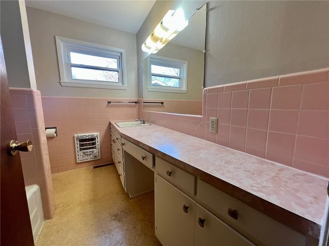 1910 N Greenvalley Avenue, Fayetteville, AR 72703