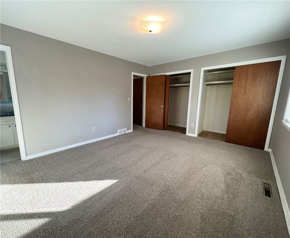 1910 N Greenvalley Avenue, Fayetteville, AR 72703