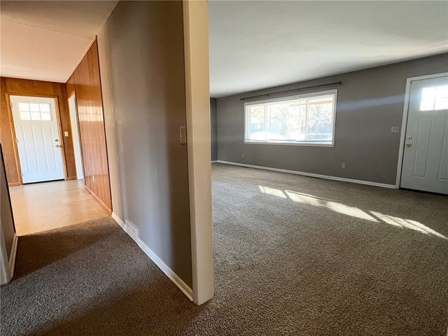1910 N Greenvalley Avenue, Fayetteville, AR 72703