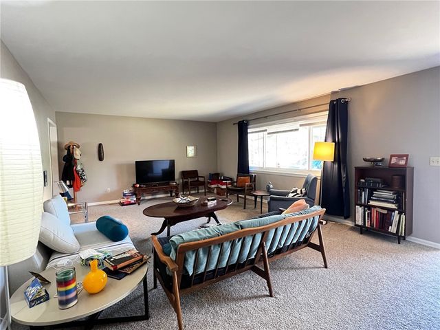 1910 N Greenvalley Avenue, Fayetteville, AR 72703