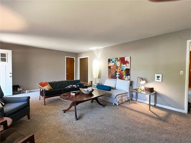 1910 N Greenvalley Avenue, Fayetteville, AR 72703