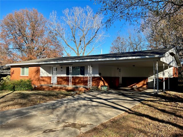 1910 N Greenvalley Avenue, Fayetteville, AR 72703