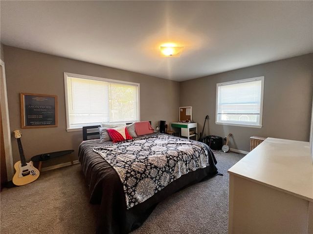 1910 N Greenvalley Avenue, Fayetteville, AR 72703