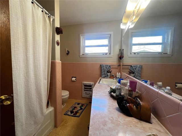 1910 N Greenvalley Avenue, Fayetteville, AR 72703