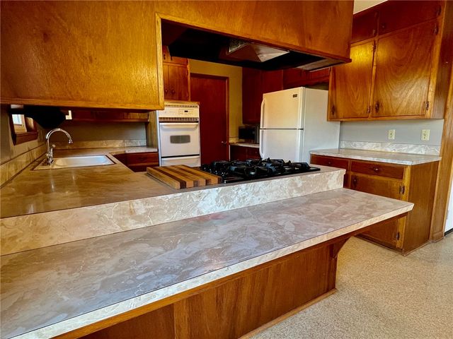 1910 N Greenvalley Avenue, Fayetteville, AR 72703