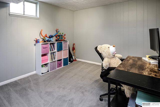 4211 N 94th Street, Omaha, NE 68134