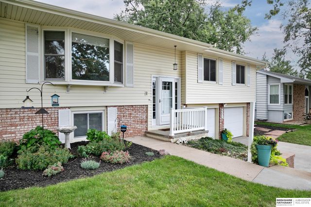 4211 N 94th Street, Omaha, NE 68134