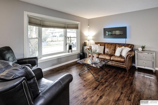 4211 N 94th Street, Omaha, NE 68134