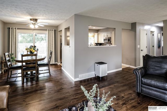 4211 N 94th Street, Omaha, NE 68134