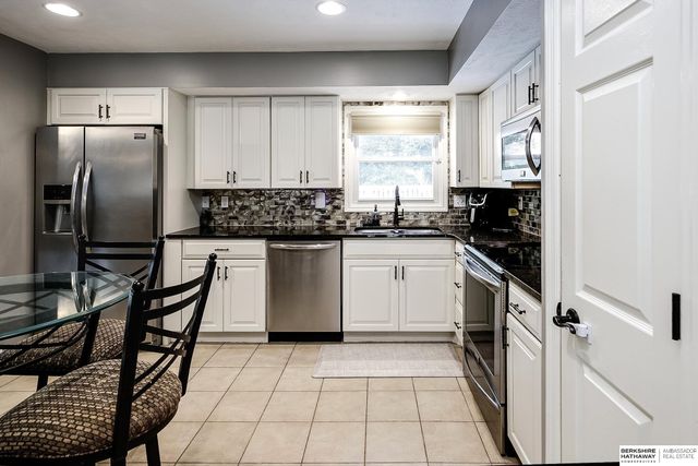 4211 N 94th Street, Omaha, NE 68134