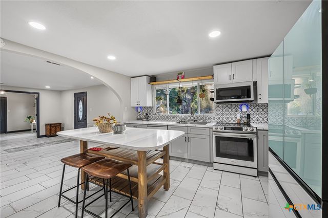 133 Alamo Drive, Pipe Creek, TX 78063