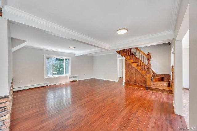 29 Pearsall Street, Babylon, NY 11702
