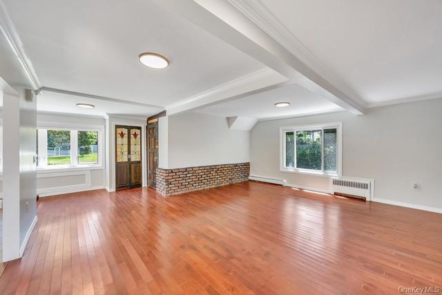 29 Pearsall Street, Babylon, NY 11702