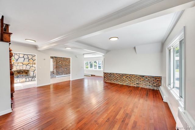 29 Pearsall Street, Babylon, NY 11702