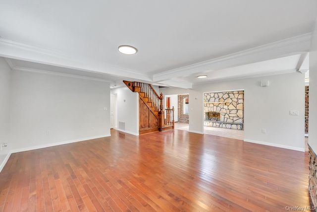 29 Pearsall Street, Babylon, NY 11702