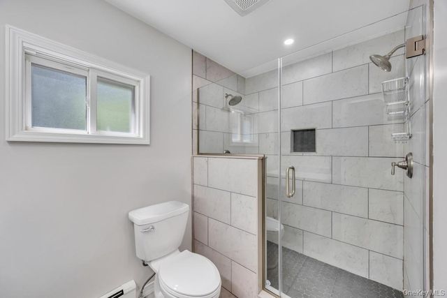 29 Pearsall Street, Babylon, NY 11702