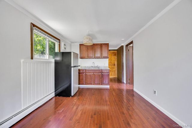 29 Pearsall Street, Babylon, NY 11702
