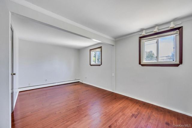 29 Pearsall Street, Babylon, NY 11702