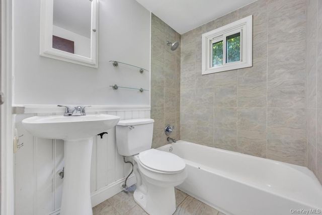 29 Pearsall Street, Babylon, NY 11702