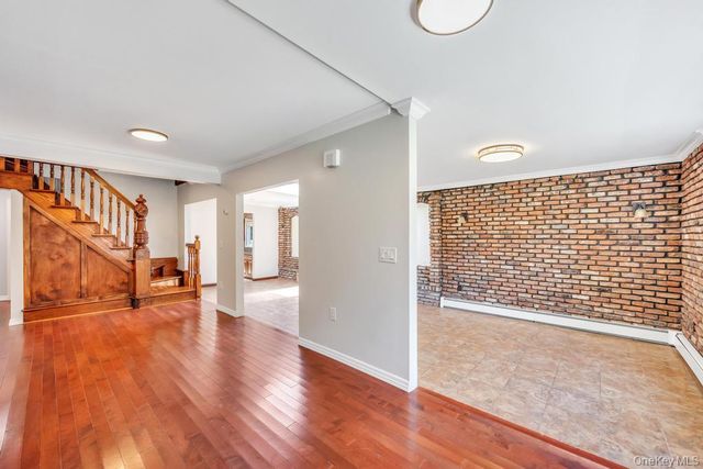 29 Pearsall Street, Babylon, NY 11702