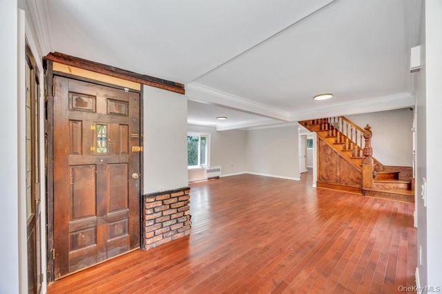 29 Pearsall Street, Babylon, NY 11702