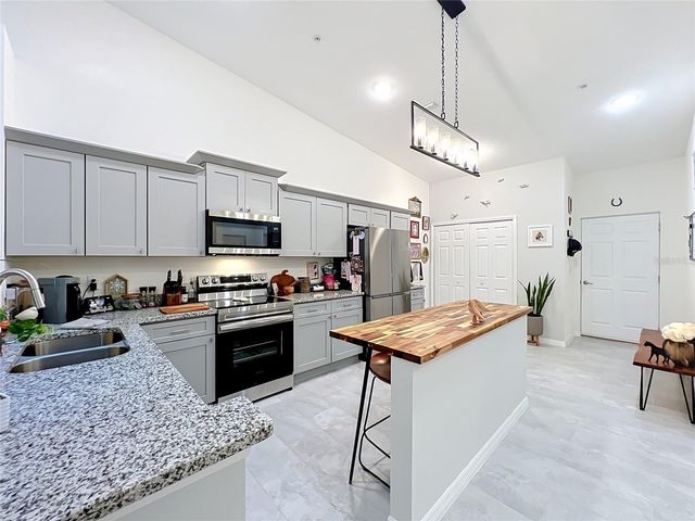 1415 OAK PLACE D, Apopka, FL 32712