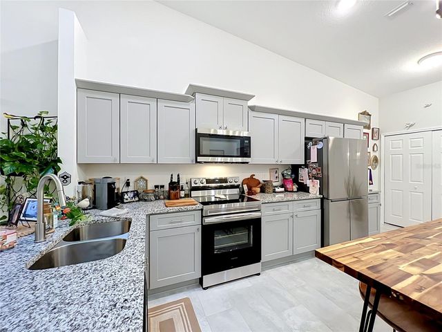 1415 OAK PLACE D, Apopka, FL 32712