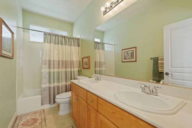 1623 Richmond Ln, Lodi, CA 95242