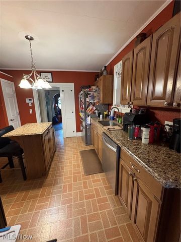 3721 Collins Way, Weirton, WV 26062