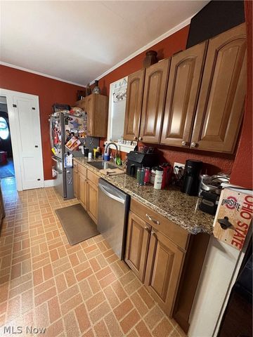 3721 Collins Way, Weirton, WV 26062