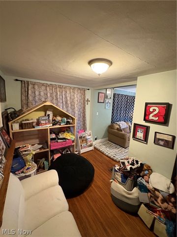 3721 Collins Way, Weirton, WV 26062