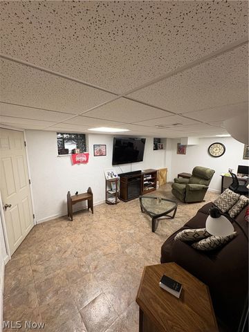 3721 Collins Way, Weirton, WV 26062