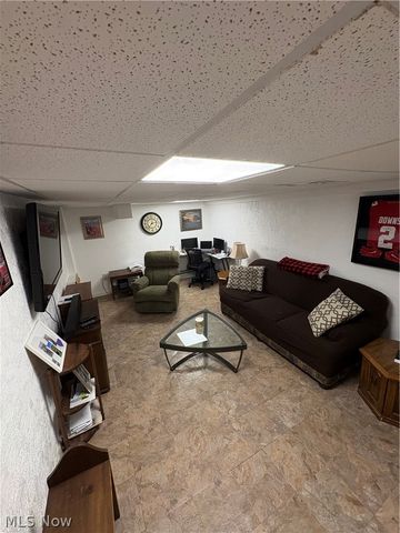 3721 Collins Way, Weirton, WV 26062