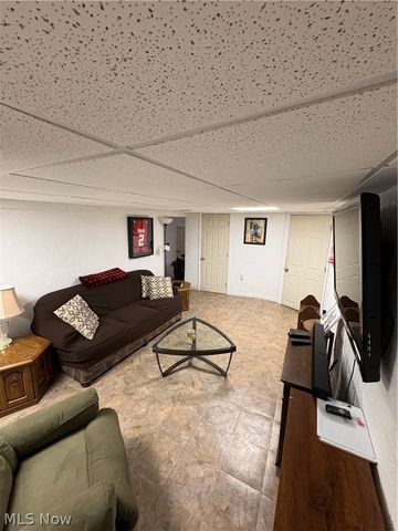 3721 Collins Way, Weirton, WV 26062