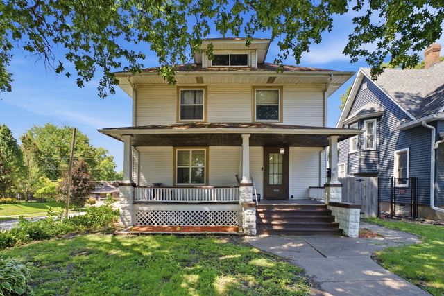 1030 W 15th Street, Davenport, IA 52804