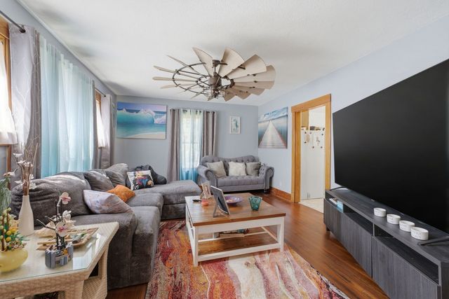 1030 W 15th Street, Davenport, IA 52804