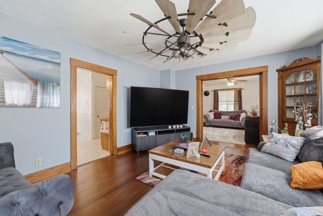 1030 W 15th Street, Davenport, IA 52804