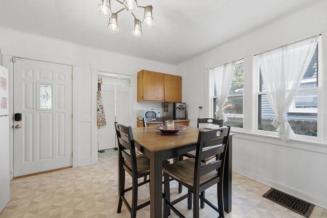 1030 W 15th Street, Davenport, IA 52804