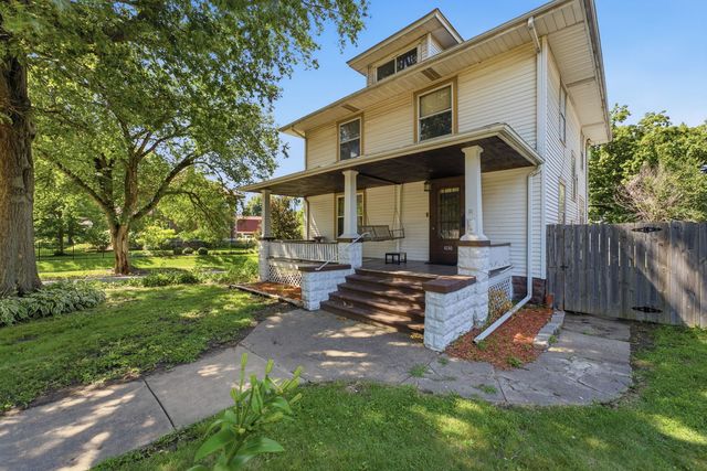 1030 W 15th Street, Davenport, IA 52804