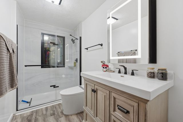 1030 W 15th Street, Davenport, IA 52804