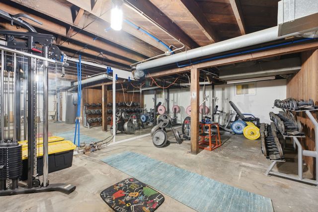 1030 W 15th Street, Davenport, IA 52804
