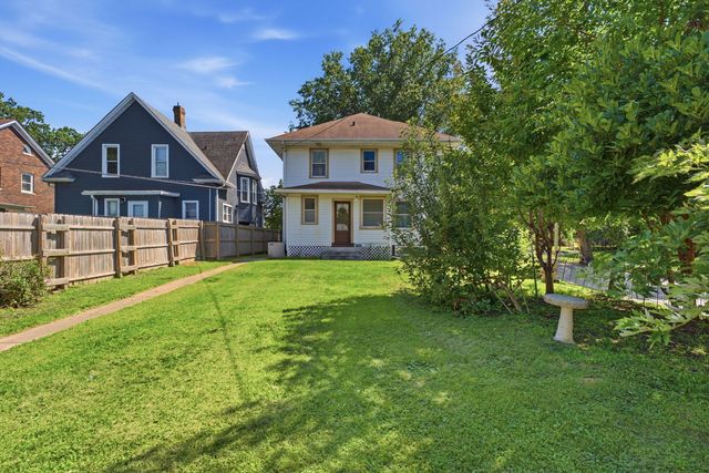 1030 W 15th Street, Davenport, IA 52804