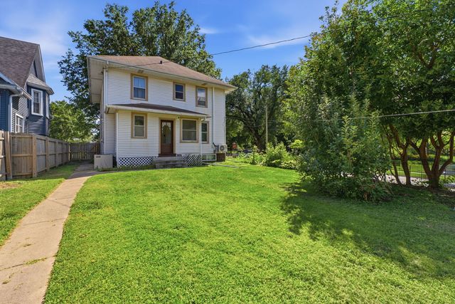1030 W 15th Street, Davenport, IA 52804