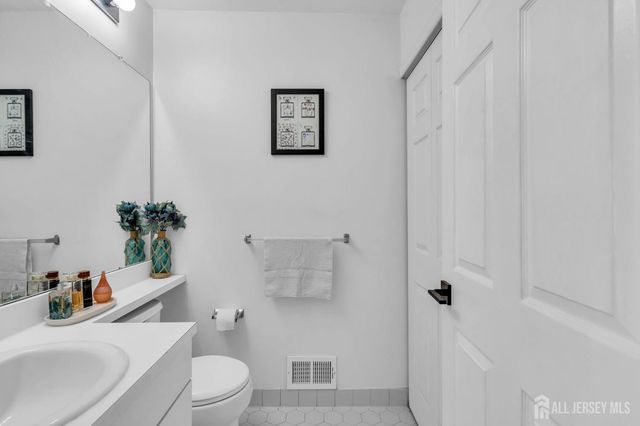 2609 Ridgeview Court, Sayreville, NJ 08859