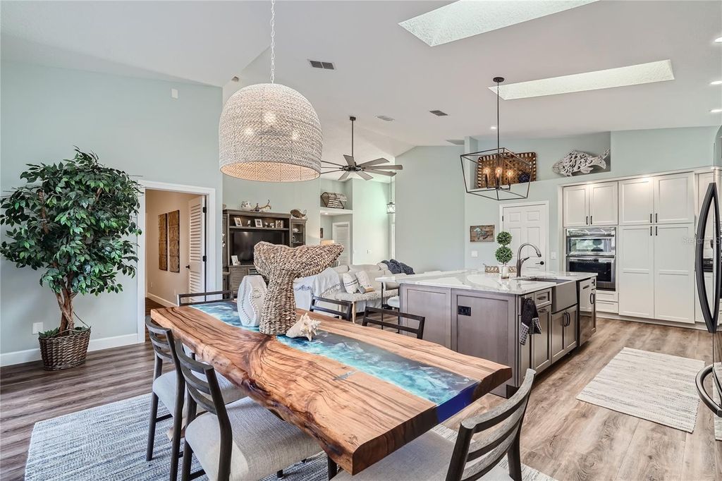 Image 15 of property listing at 11367 PERICO ISLE CIRCLE, Bradenton, FL 34209
