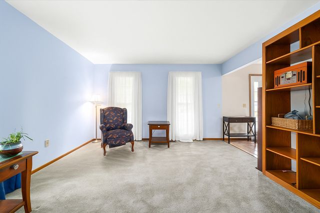 135 Chesterfield Drive, Oswego, IL 60543