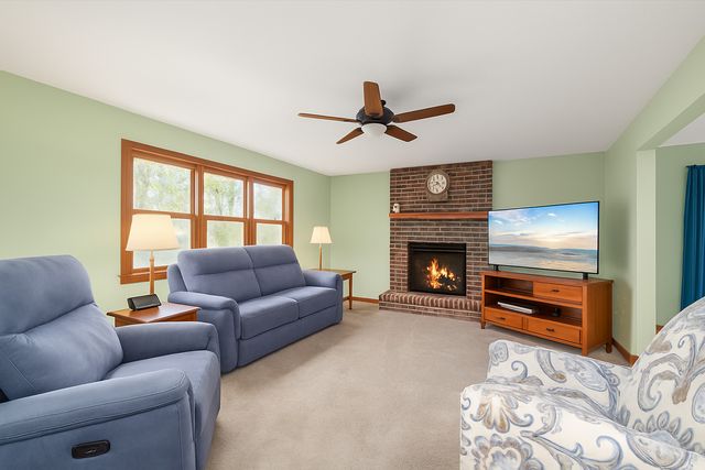 135 Chesterfield Drive, Oswego, IL 60543