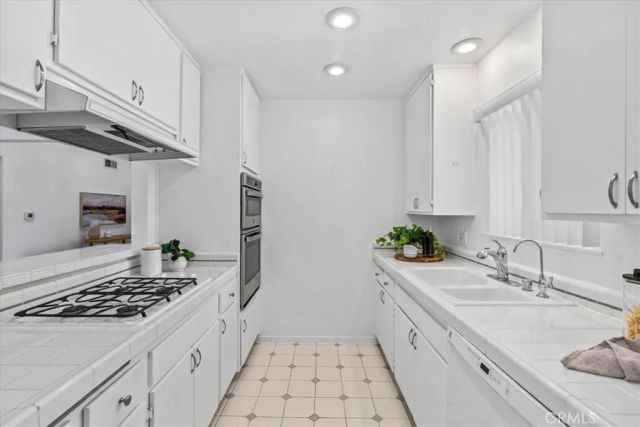 1198 Dorset Lane, Costa Mesa, CA 92626